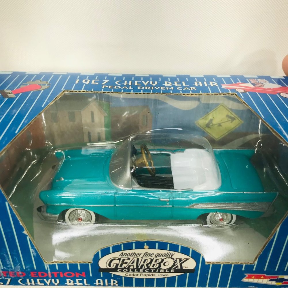 Gearbox 1997 Vintage 1957 Chevy Bel Air Convertible Serial #05362 Pedal Car New - Picture 3 of 10
